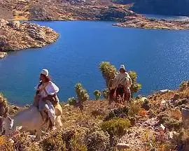 《世界尽头的光明：魔山传奇》影评：绝望中的希望，史诗般的救赎之旅